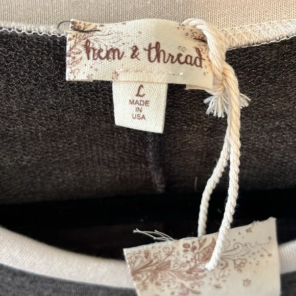 Hem & Thread Women’s Navy And Cream Sweatshirt Size Large NWT - Picture 4 of 11